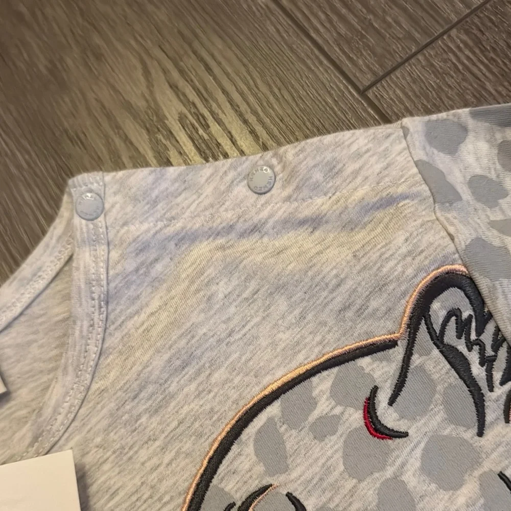 Kenzo Gray Long Sleeve Tee with Bold Animal Design - Picture 8 of 9